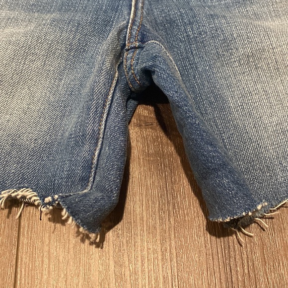 J Brand raw hem denim shorts size: 26 - Picture 5 of 5